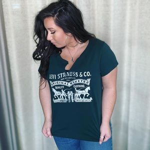 •Original Levi Strauss Hunter Green slit neck Tee•